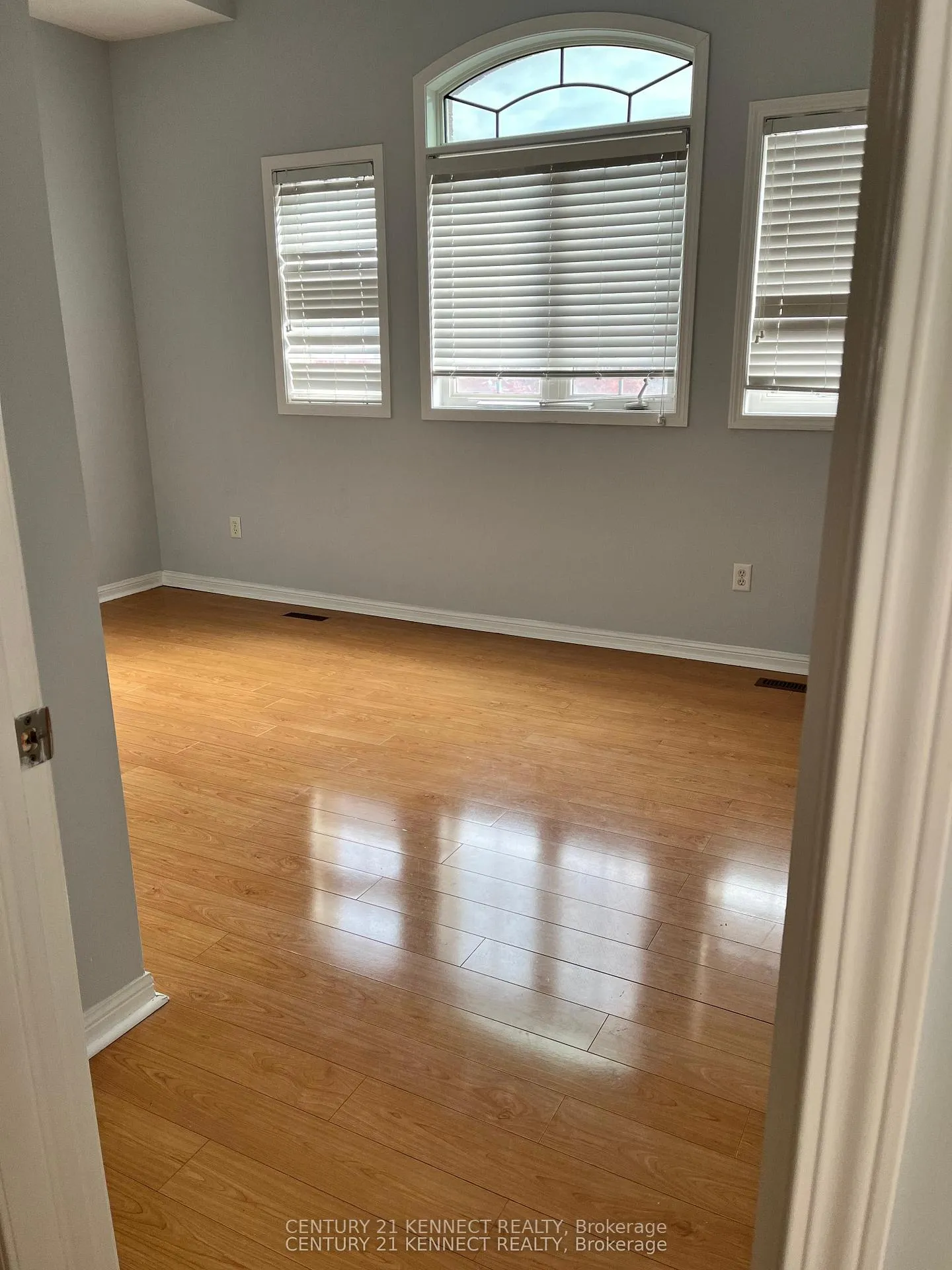 Photo 12 of 134 Medland Avenue, Whitby, Williamsburg — HOMEH