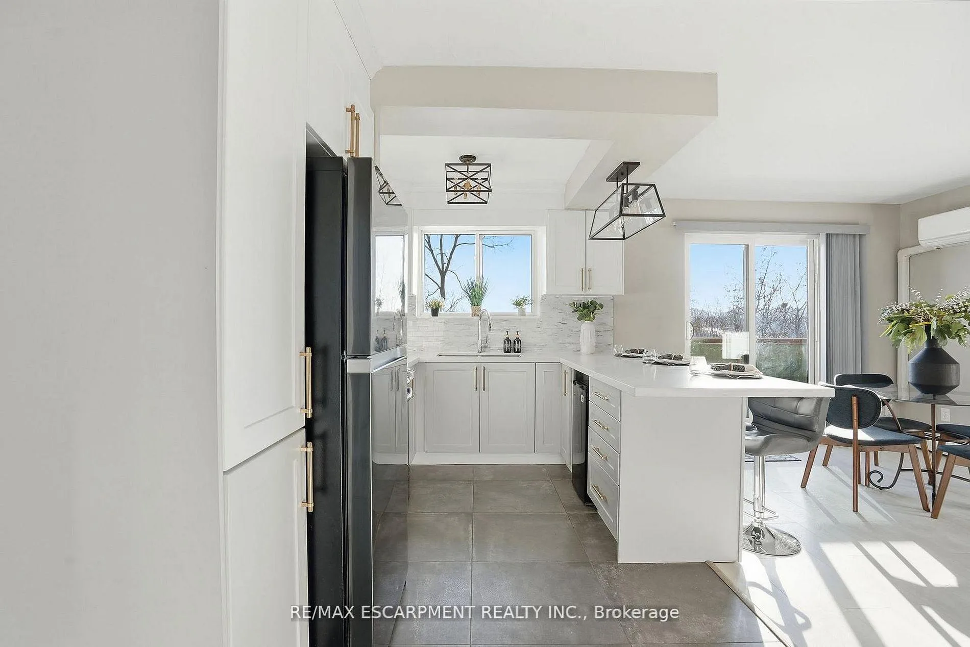 Photo 3 of Unit 38, 2373 King Street E, Hamilton, Glenview — HOMEH