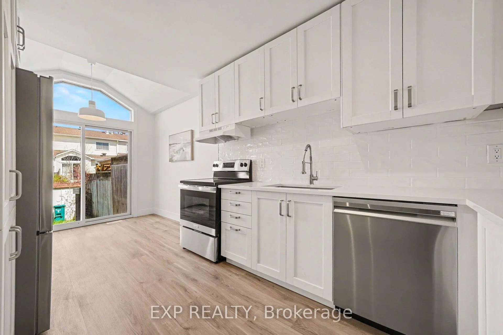 Photo 7 of 2043 Sunland Drive, Ottawa, Fallingbrook/Gardenway South — HOMEH