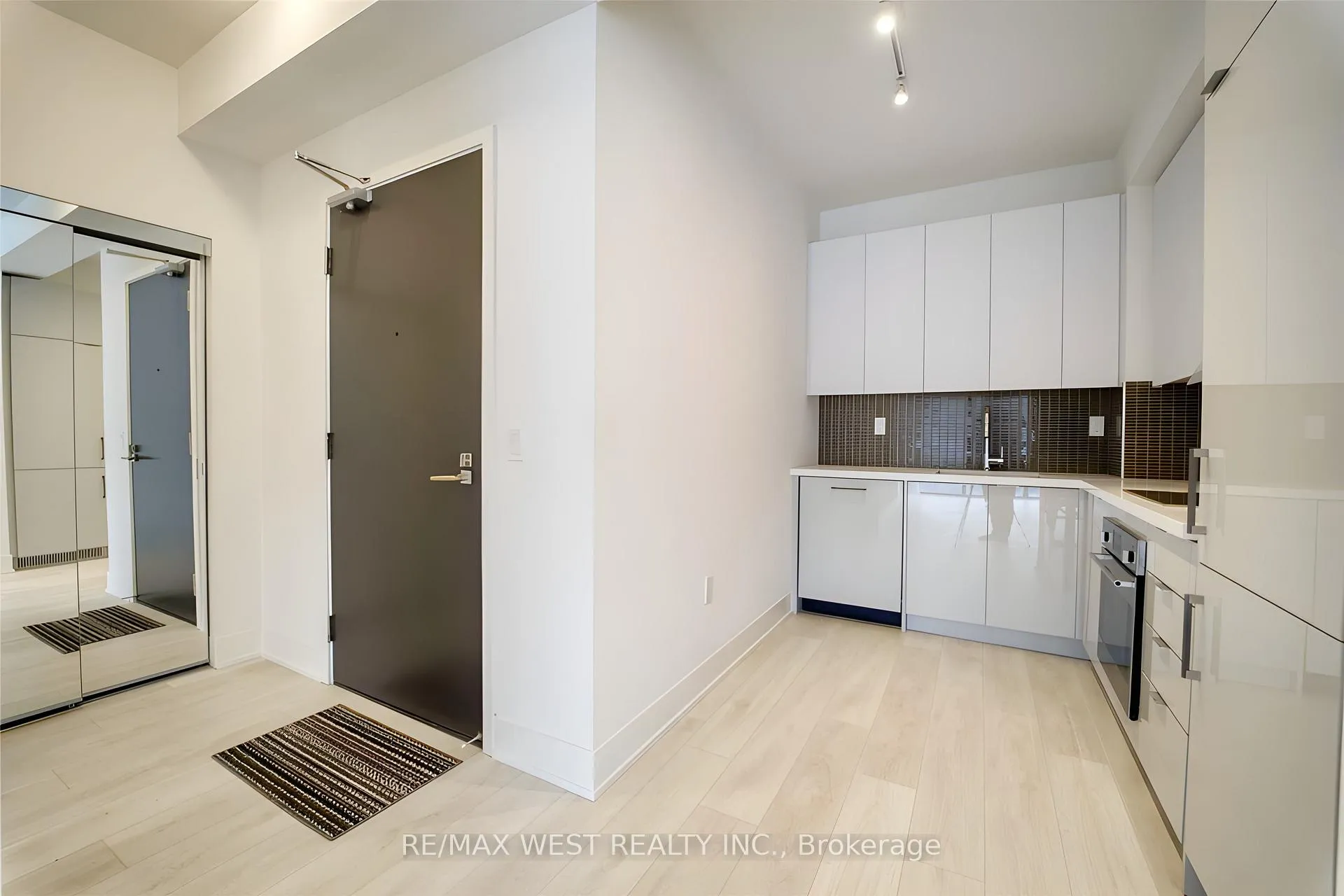 Photo 2 of Unit 909, 2908 Highway 7 Road, Vaughan, Concord — HOMEH