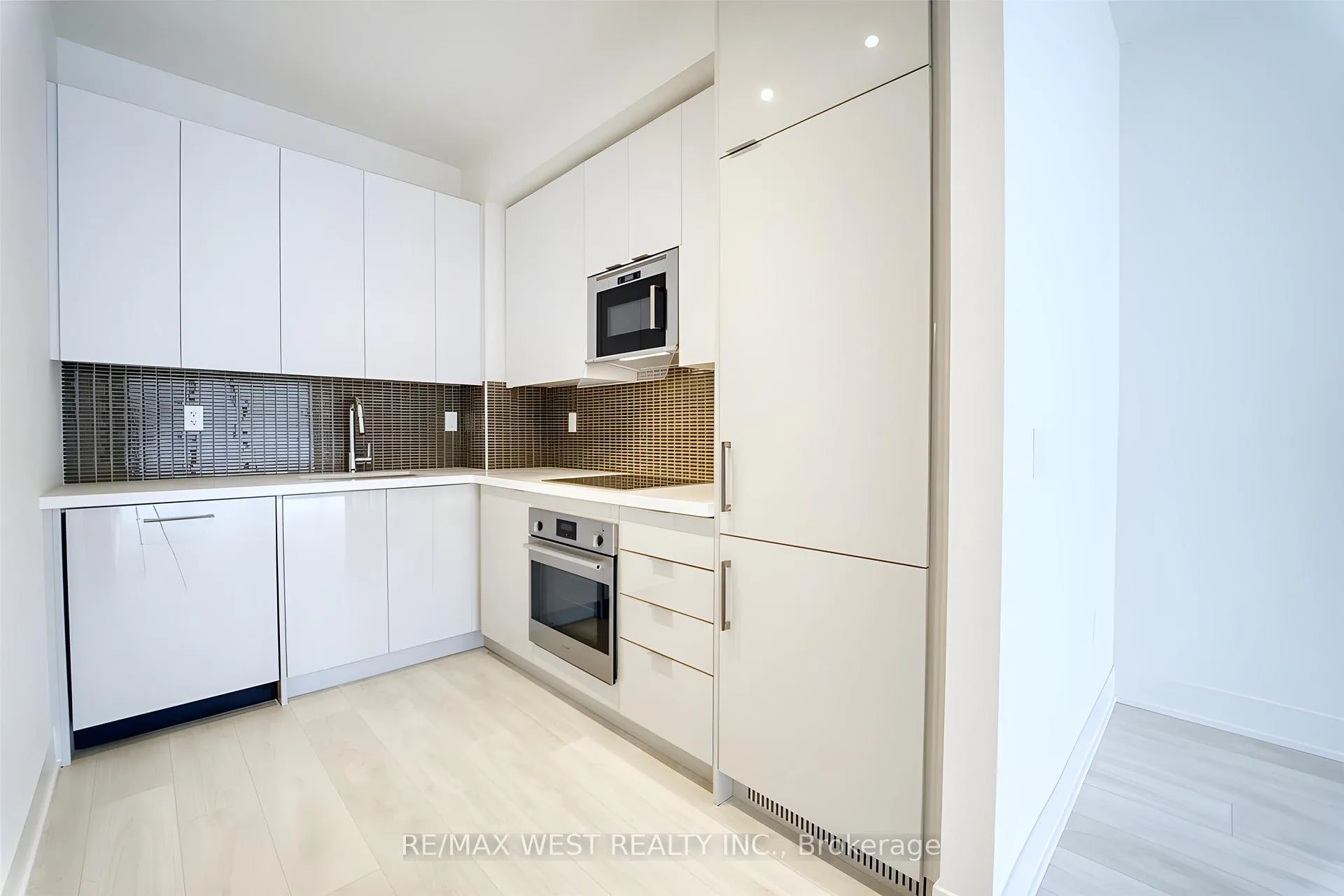 Photo 3 of Unit 909, 2908 Highway 7 Road, Vaughan, Concord — HOMEH