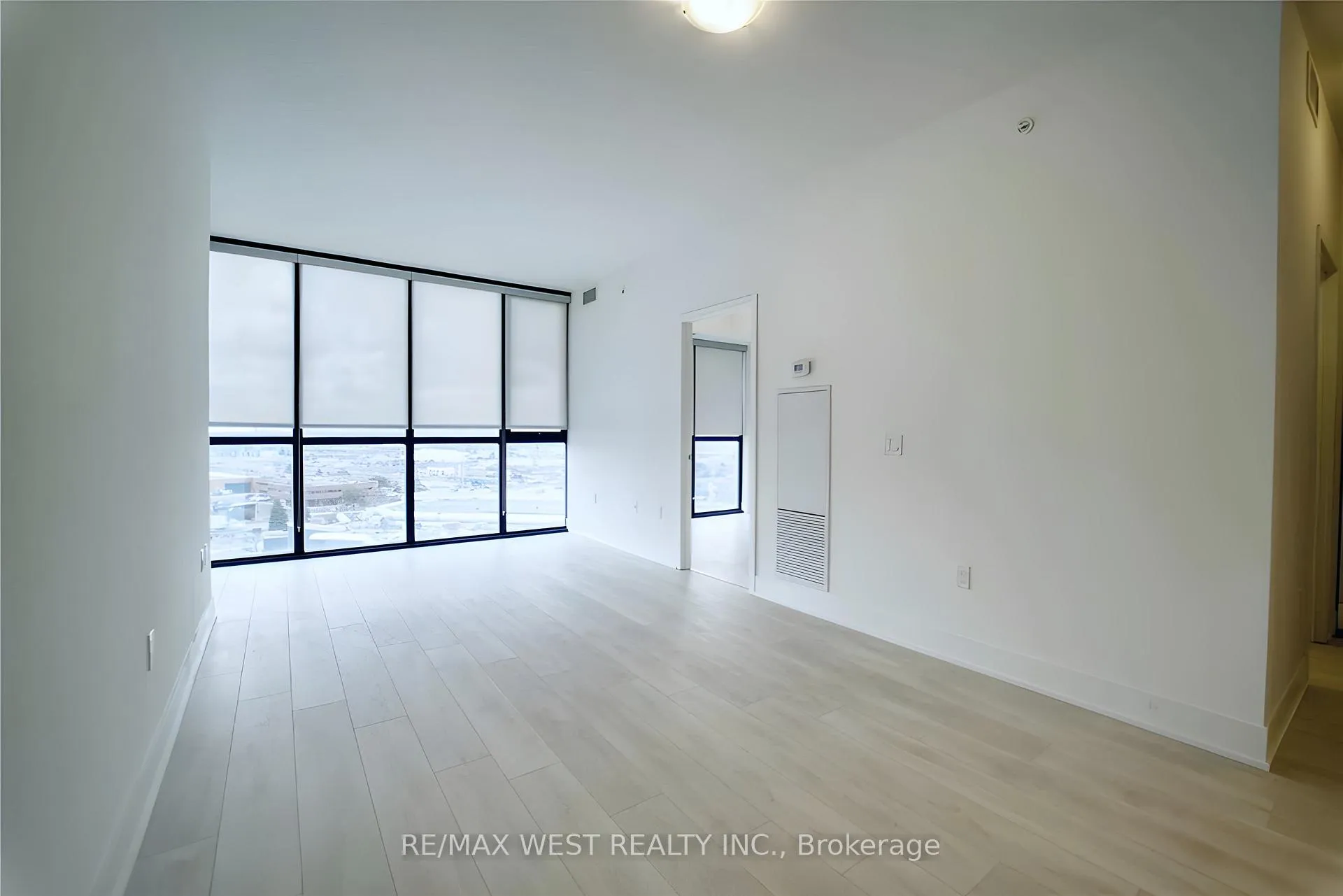Photo 6 of Unit 909, 2908 Highway 7 Road, Vaughan, Concord — HOMEH