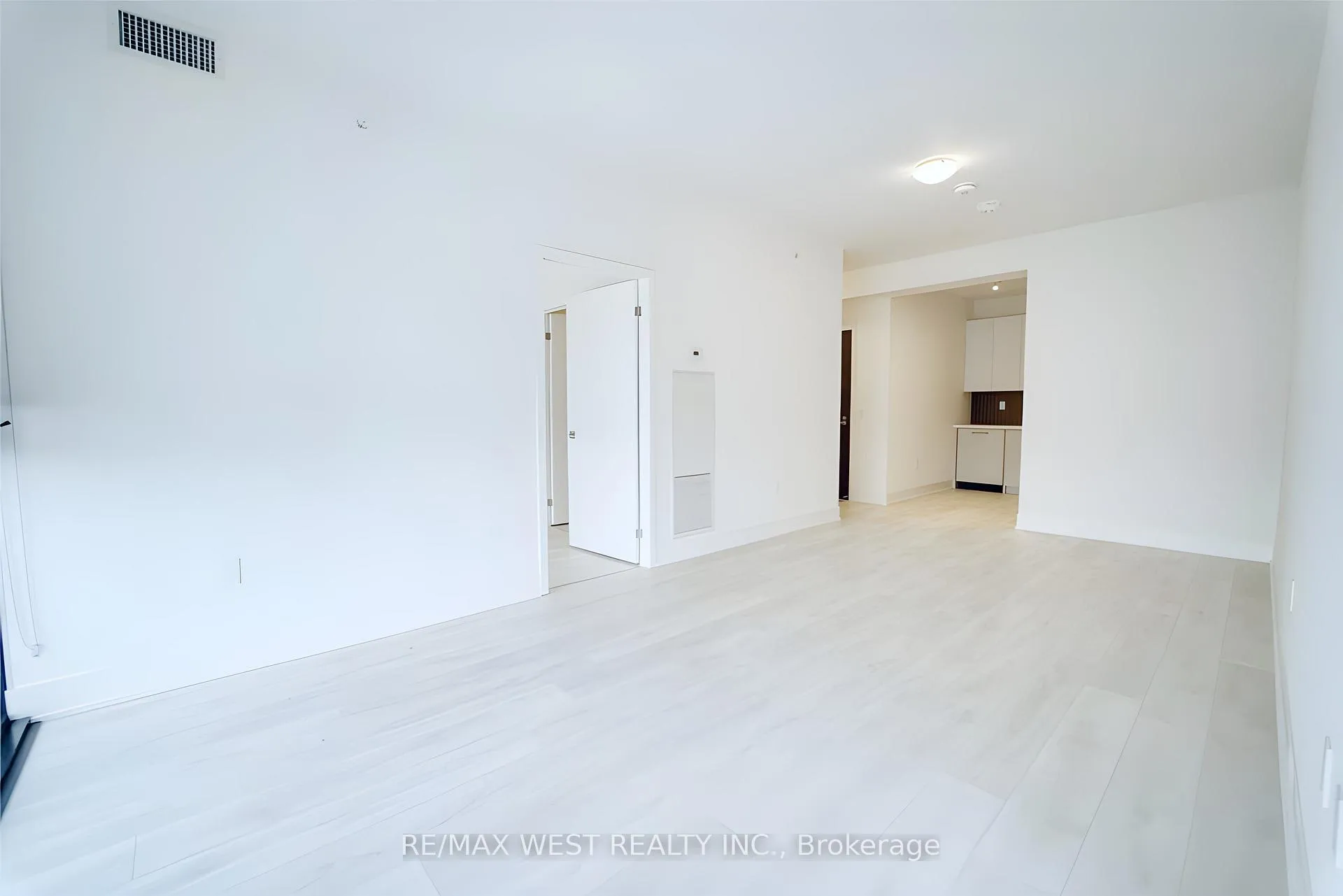 Photo 7 of Unit 909, 2908 Highway 7 Road, Vaughan, Concord — HOMEH