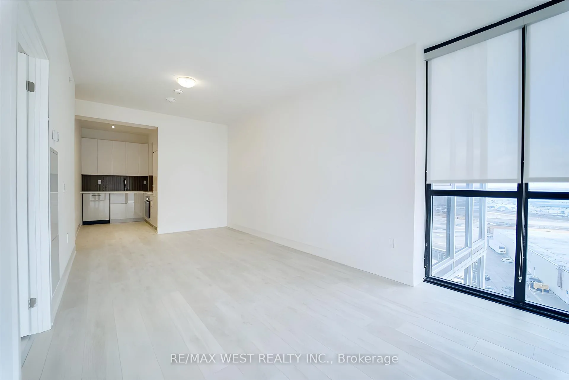 Photo 8 of Unit 909, 2908 Highway 7 Road, Vaughan, Concord — HOMEH
