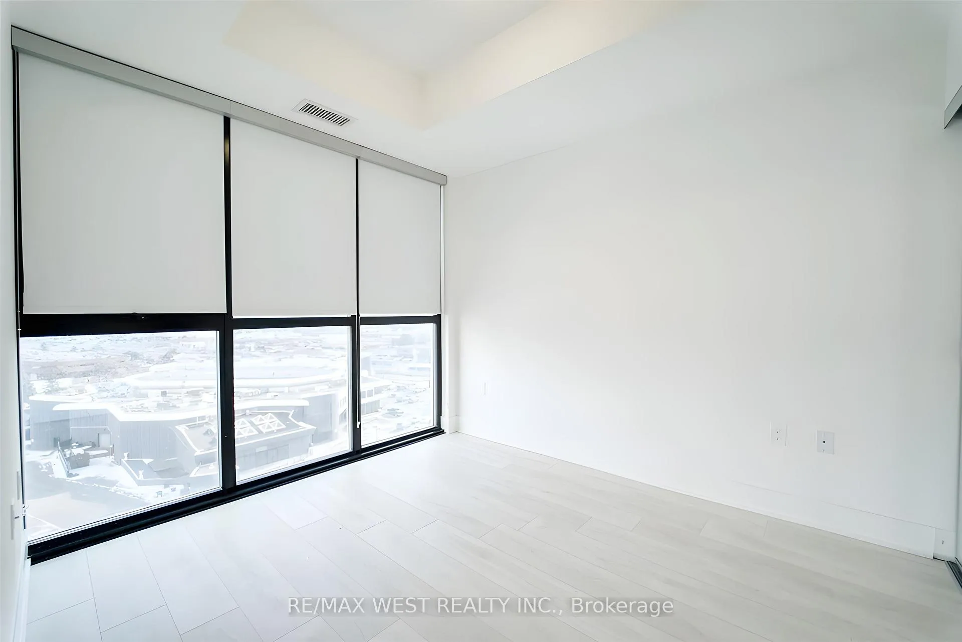 Photo 9 of Unit 909, 2908 Highway 7 Road, Vaughan, Concord — HOMEH