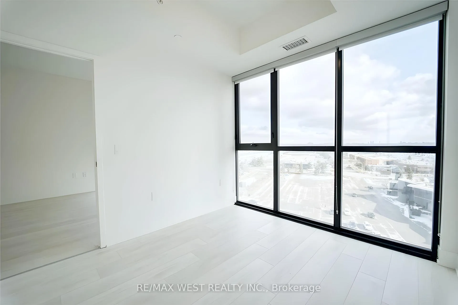 Photo 10 of Unit 909, 2908 Highway 7 Road, Vaughan, Concord — HOMEH