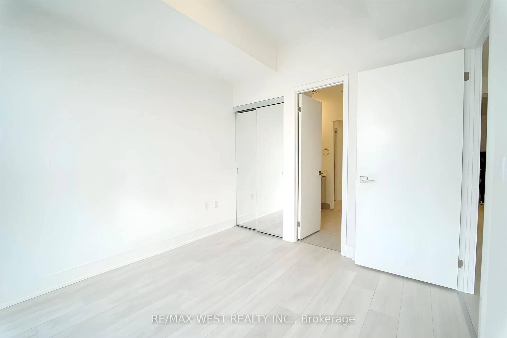 Photo 11 of Unit 909, 2908 Highway 7 Road, Vaughan, Concord — HOMEH