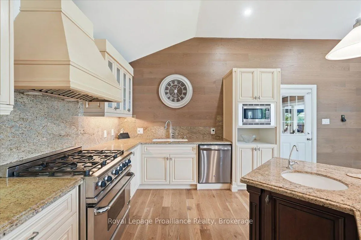 Photo 10 of 304 Lakeview Lane, Tweed, Hungerford (Twp) — HOMEH