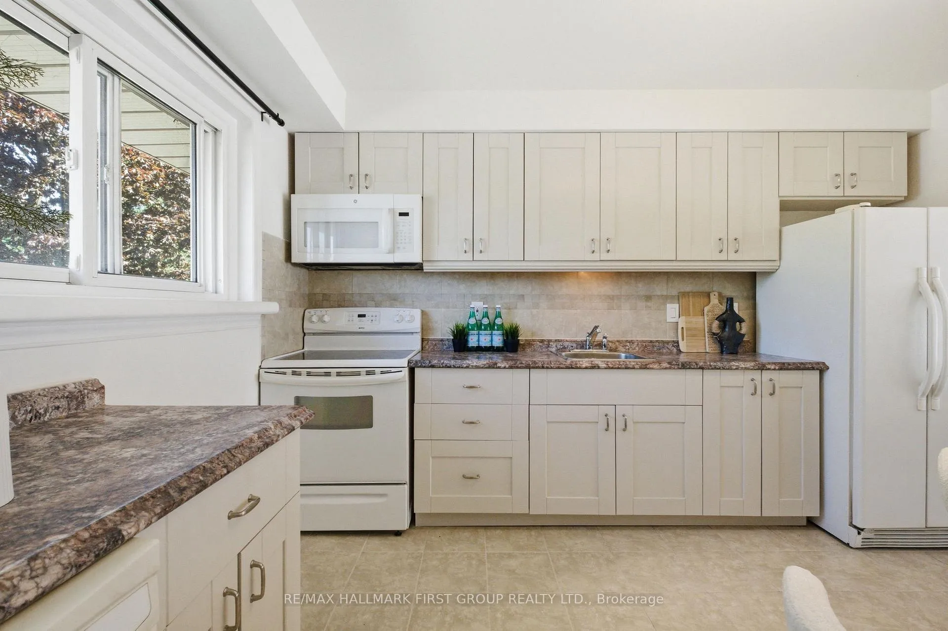 Photo 7 of Unit 102, 925 Bayly Street, Pickering, West Shore — HOMEH
