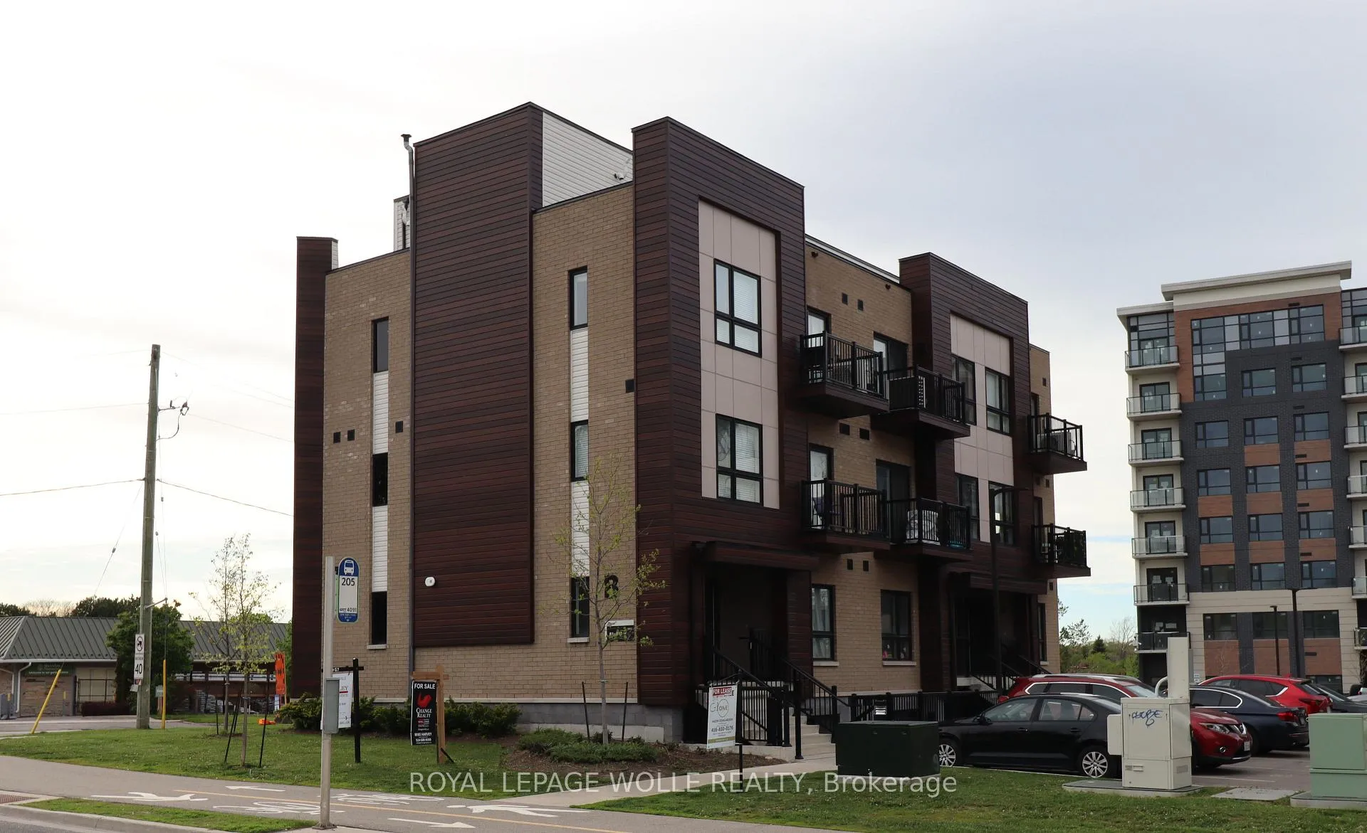 Photo 2 of 10 Palace Street, Kitchener — HOMEH