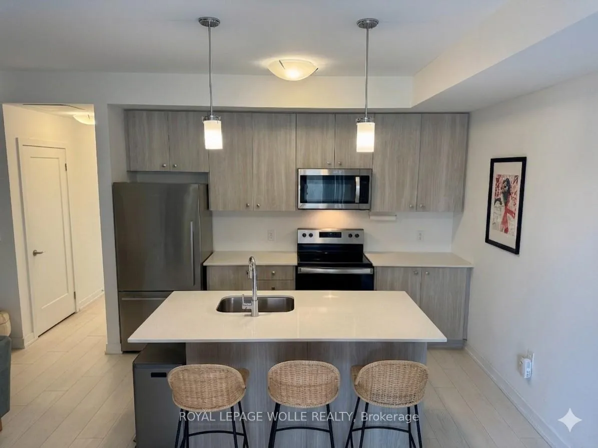 Photo 5 of 10 Palace Street, Kitchener — HOMEH