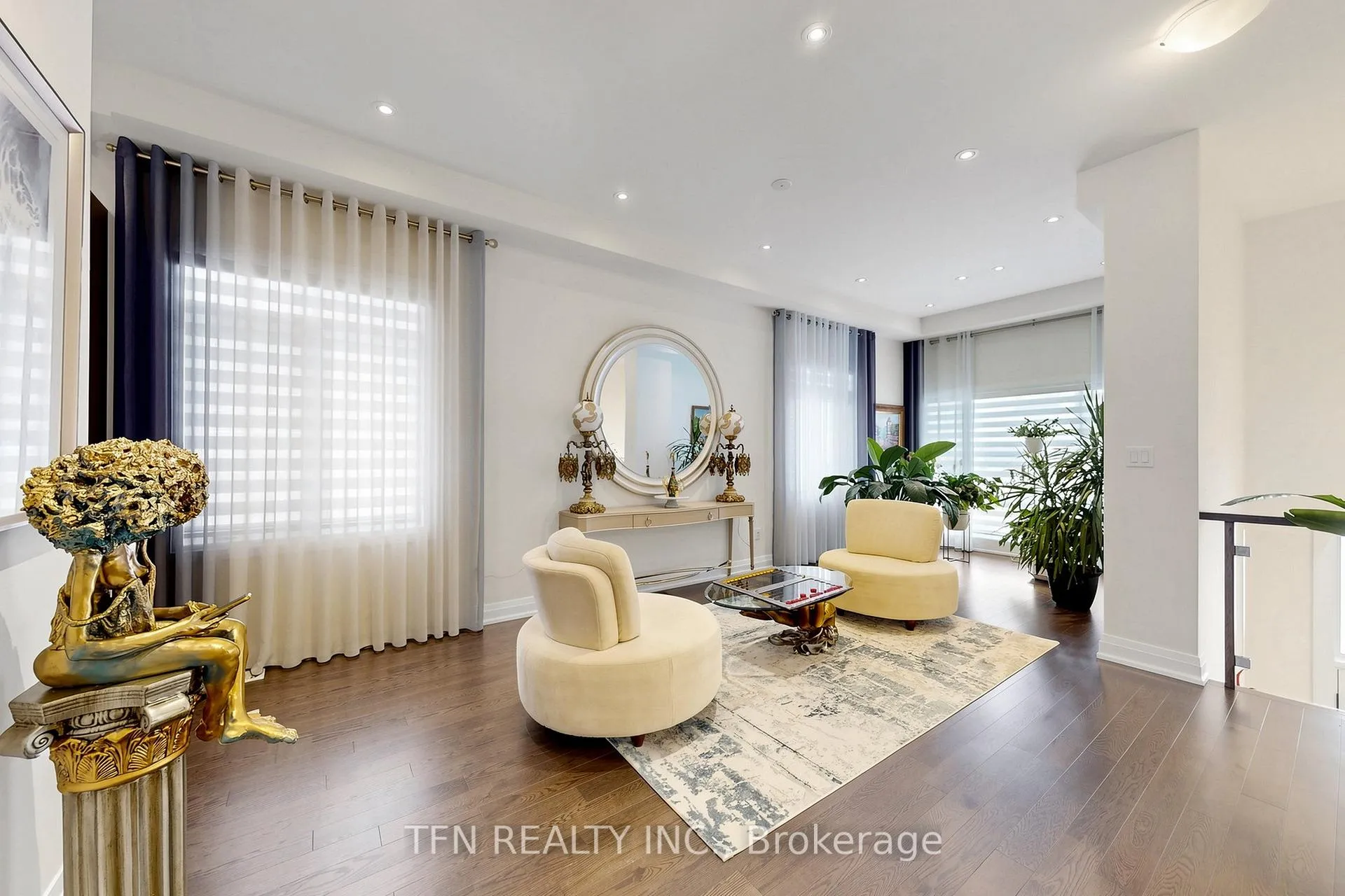 Photo 2 of 30 Hesperus Road, Vaughan, Patterson — HOMEH