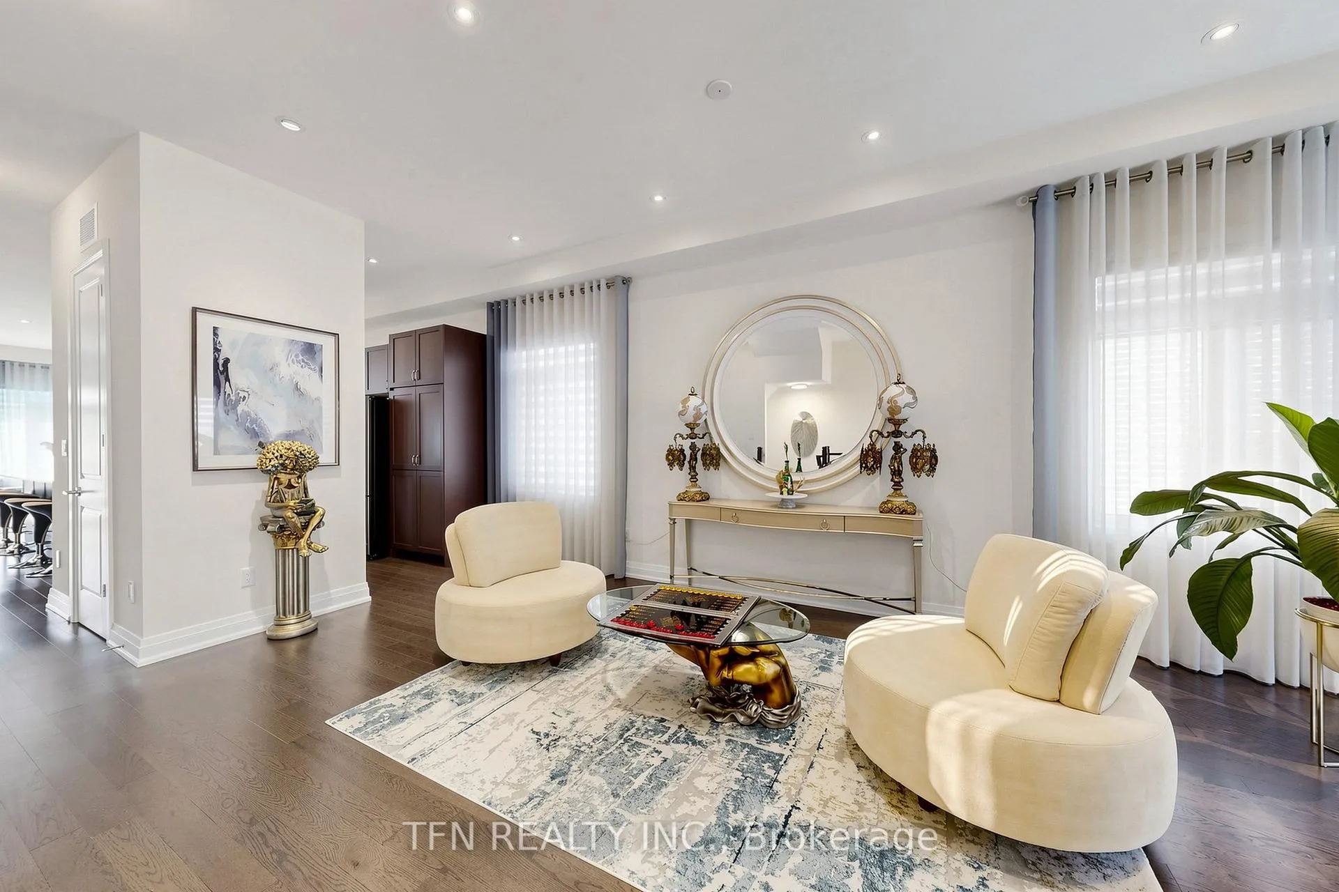 Photo 3 of 30 Hesperus Road, Vaughan, Patterson — HOMEH