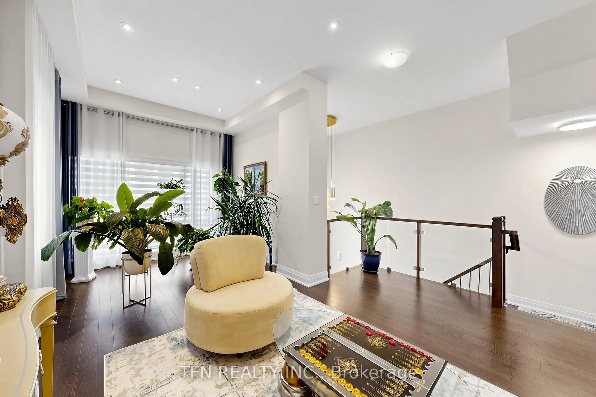 Photo 4 of 30 Hesperus Road, Vaughan, Patterson — HOMEH