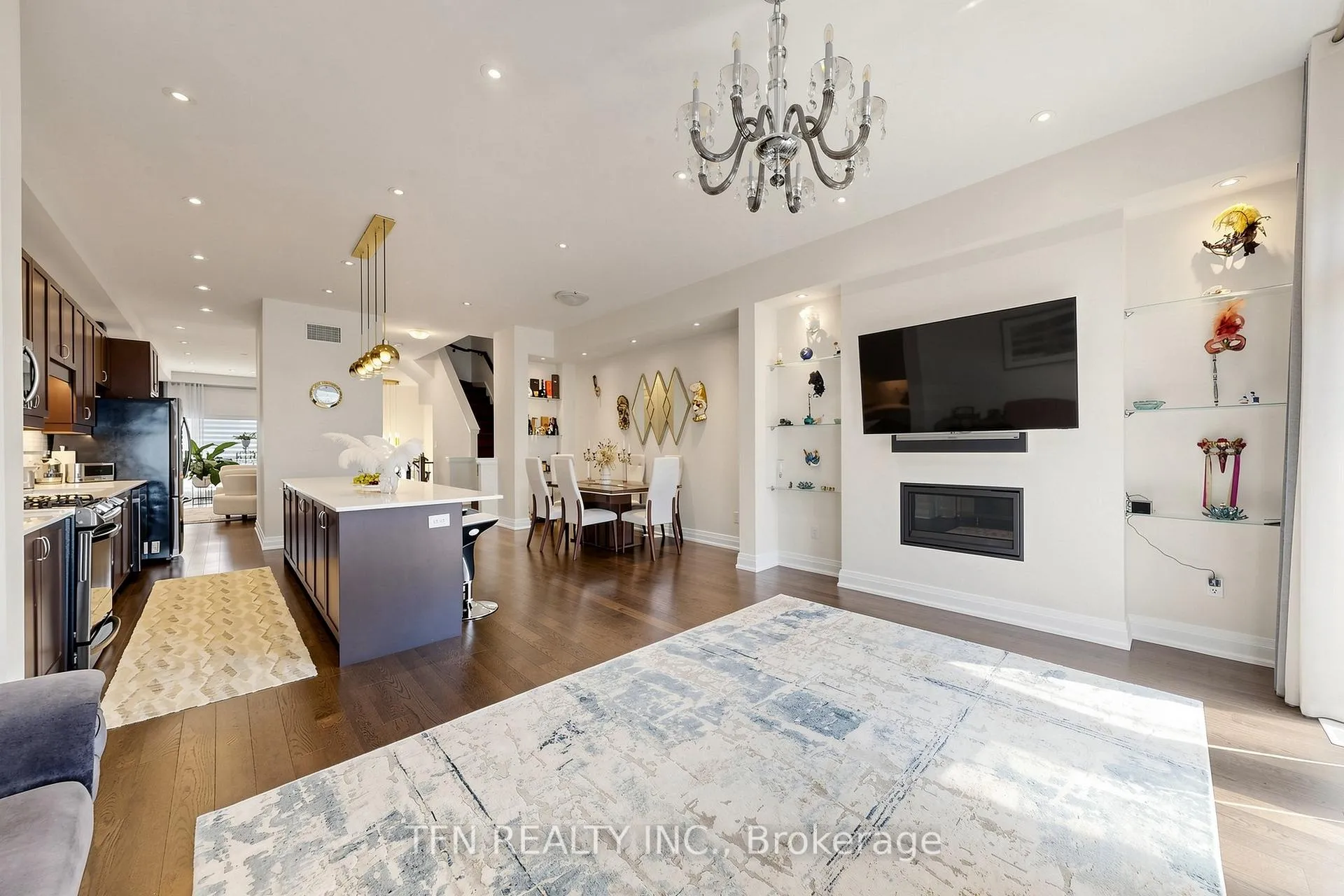 Photo 6 of 30 Hesperus Road, Vaughan, Patterson — HOMEH