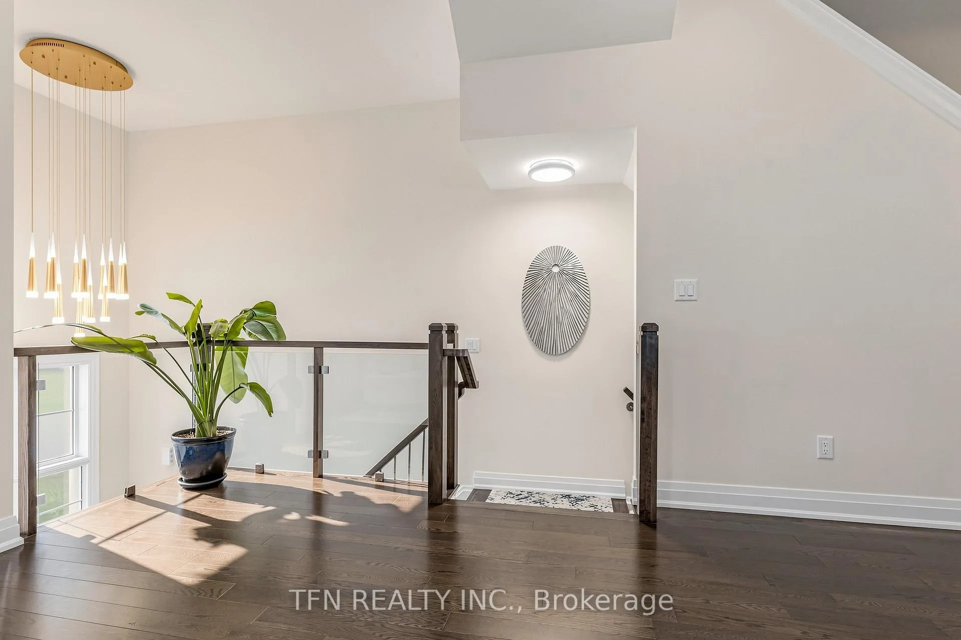 Photo 12 of 30 Hesperus Road, Vaughan, Patterson — HOMEH
