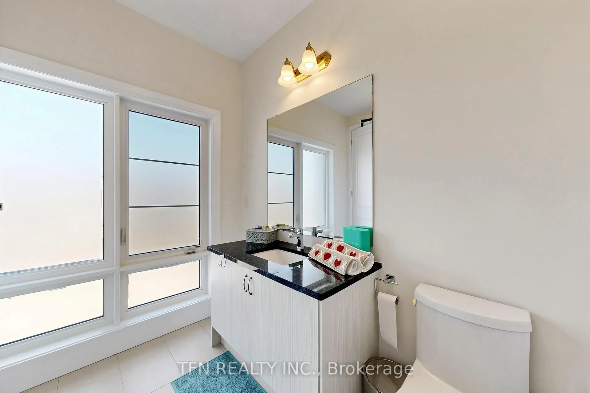 Photo 21 of 30 Hesperus Road, Vaughan, Patterson — HOMEH