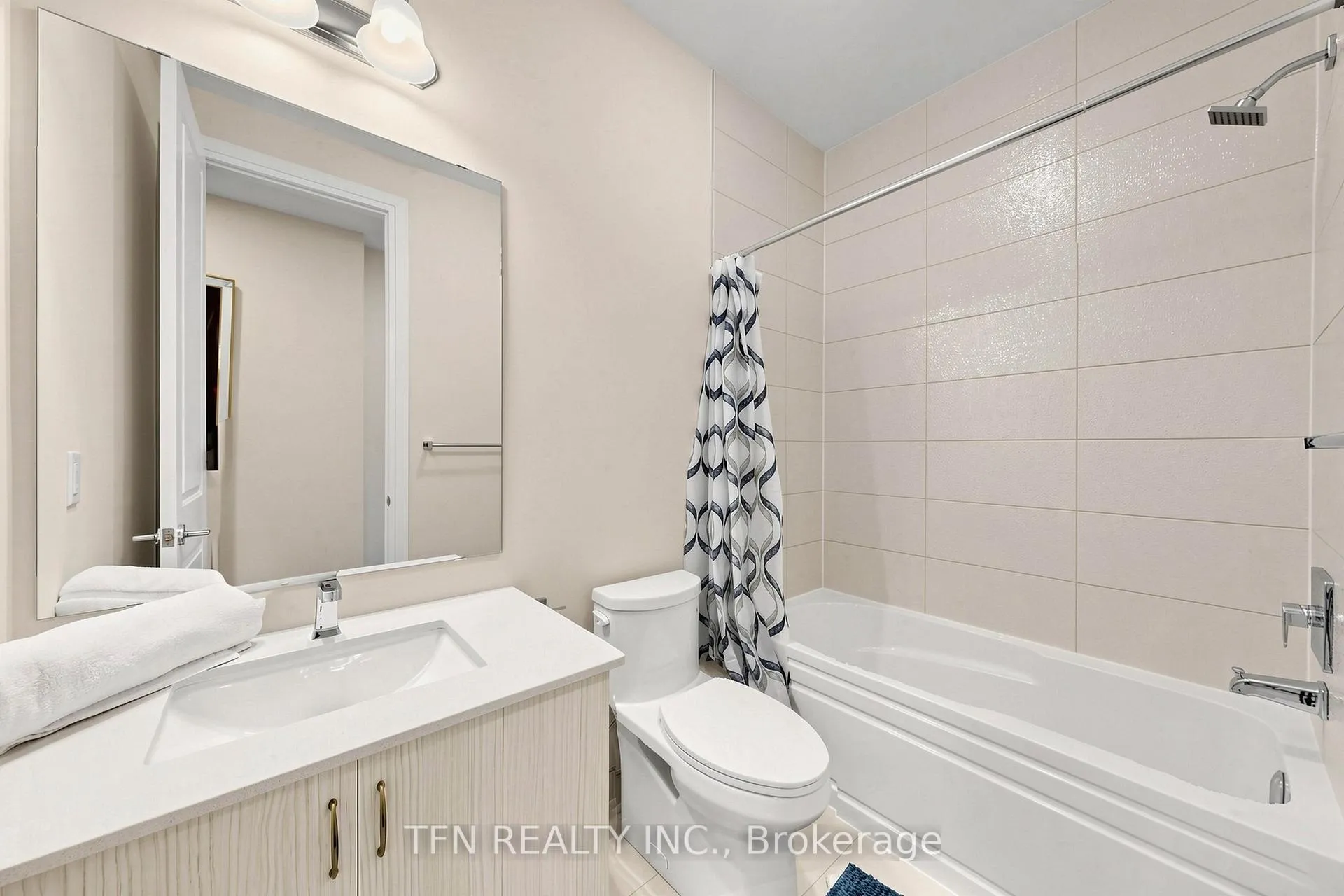 Photo 23 of 30 Hesperus Road, Vaughan, Patterson — HOMEH