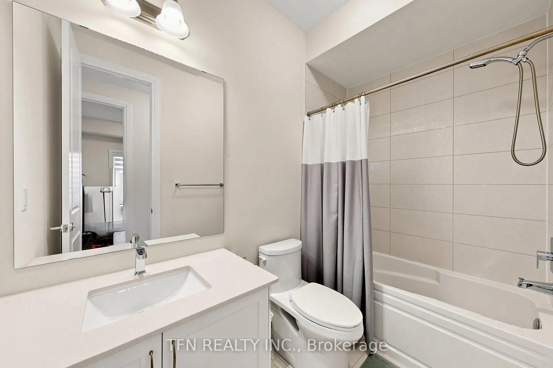 Photo 27 of 30 Hesperus Road, Vaughan, Patterson — HOMEH