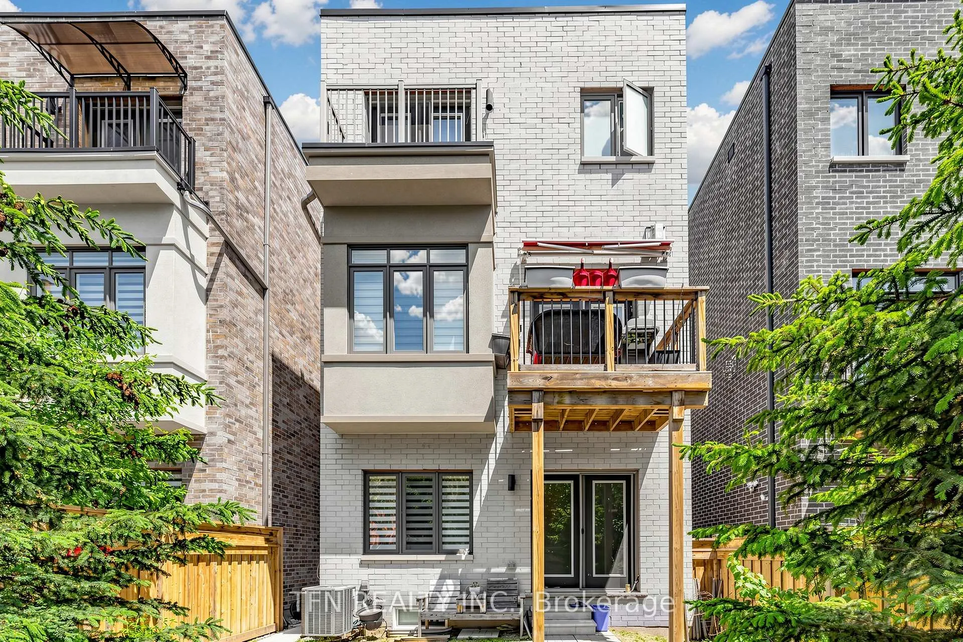 Photo 32 of 30 Hesperus Road, Vaughan, Patterson — HOMEH