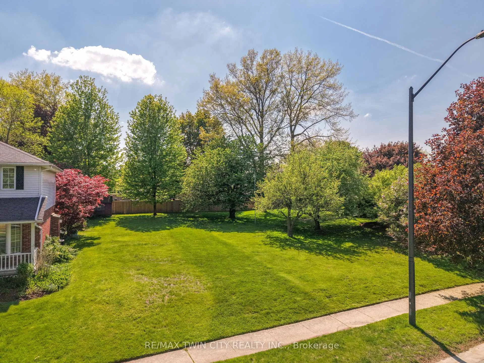 Photo 41 of 3 Fieldstone Circle, Brantford — HOMEH