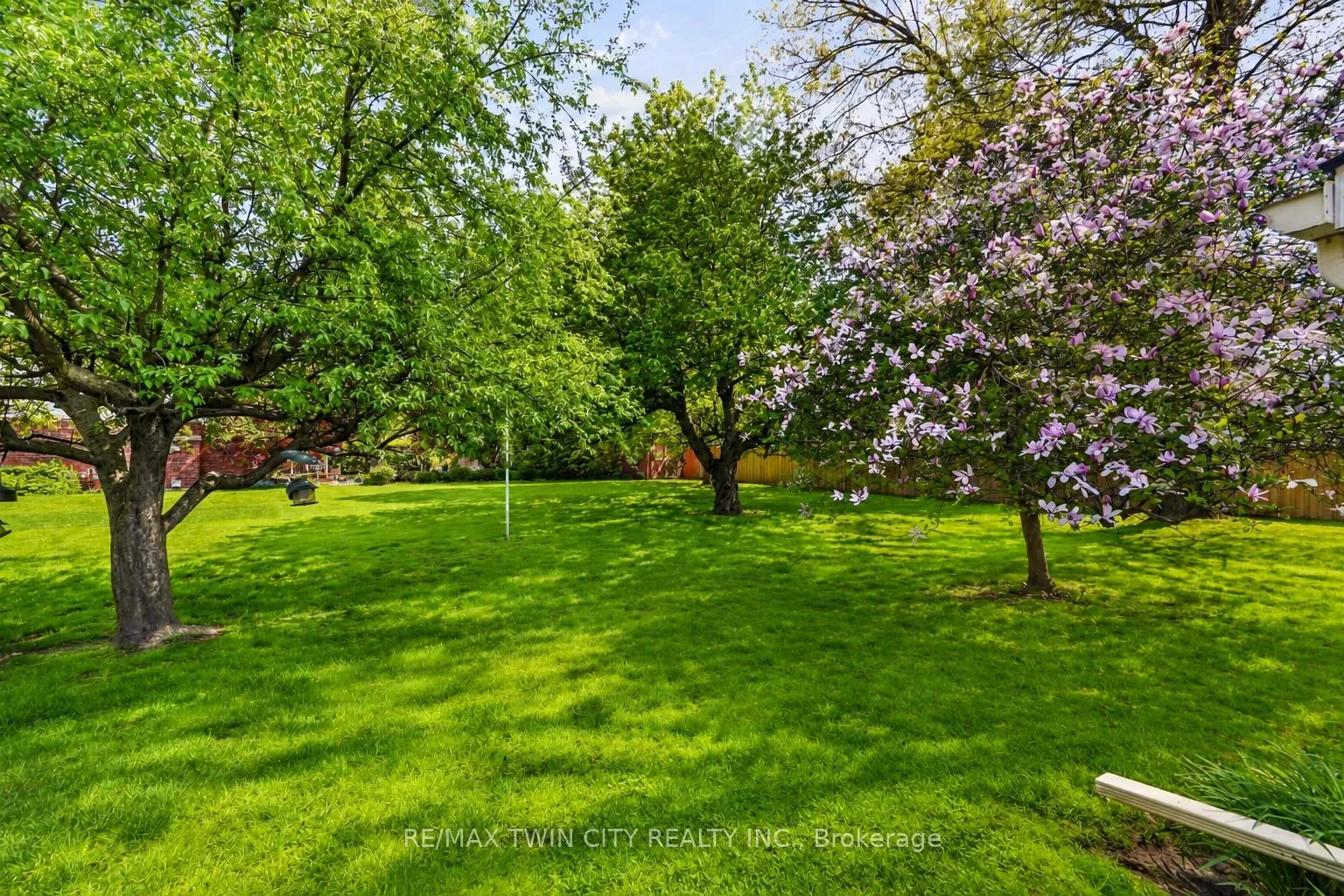 Photo 42 of 3 Fieldstone Circle, Brantford — HOMEH