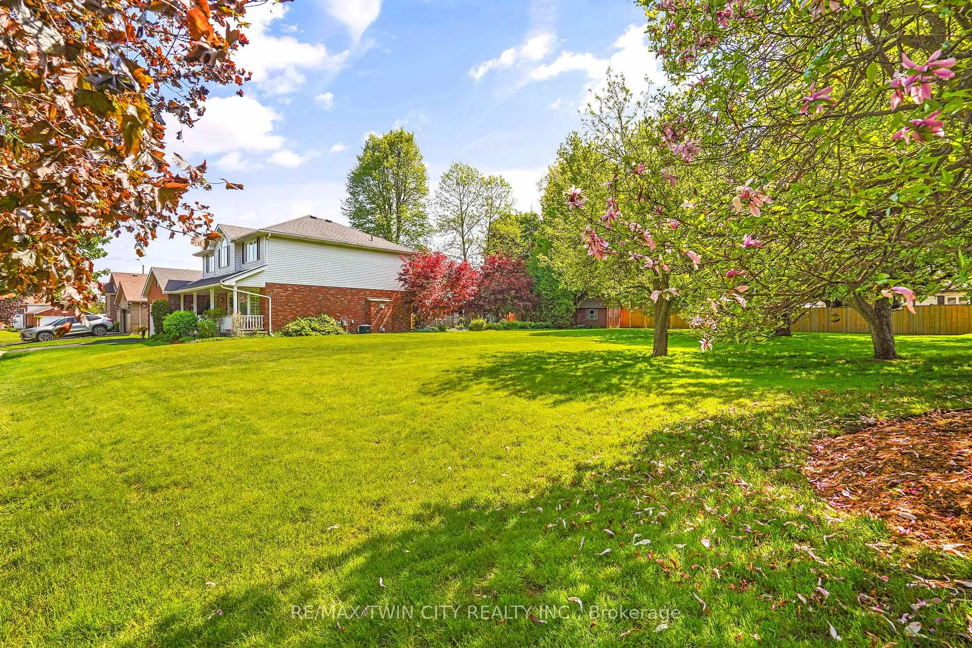 Photo 43 of 3 Fieldstone Circle, Brantford — HOMEH