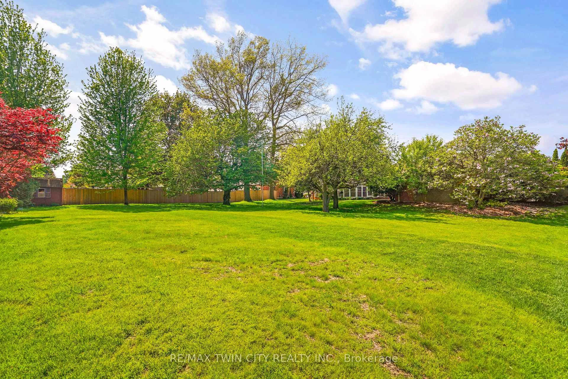 Photo 44 of 3 Fieldstone Circle, Brantford — HOMEH