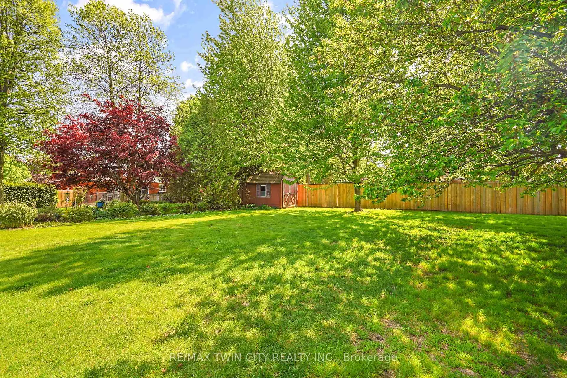 Photo 45 of 3 Fieldstone Circle, Brantford — HOMEH