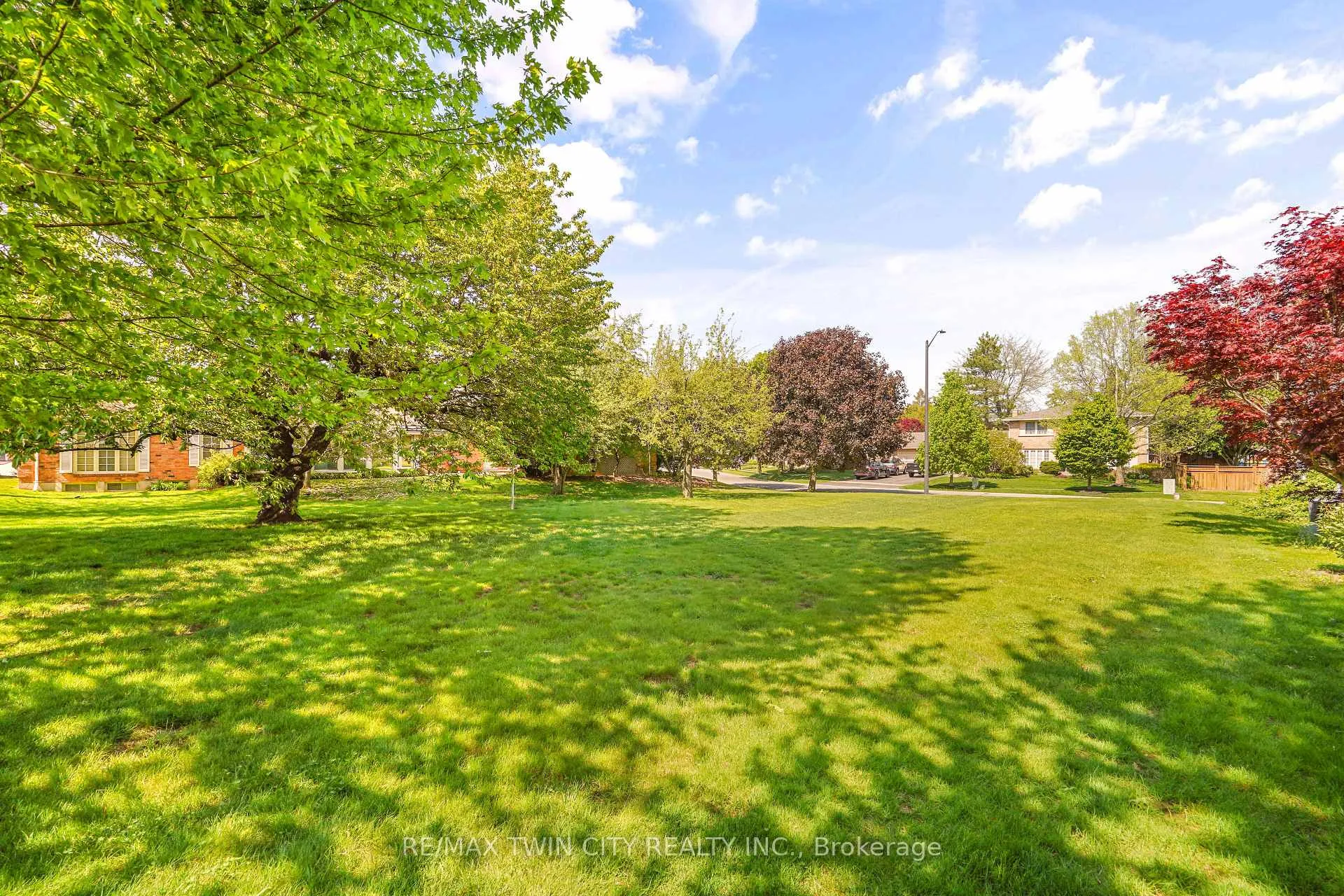 Photo 46 of 3 Fieldstone Circle, Brantford — HOMEH