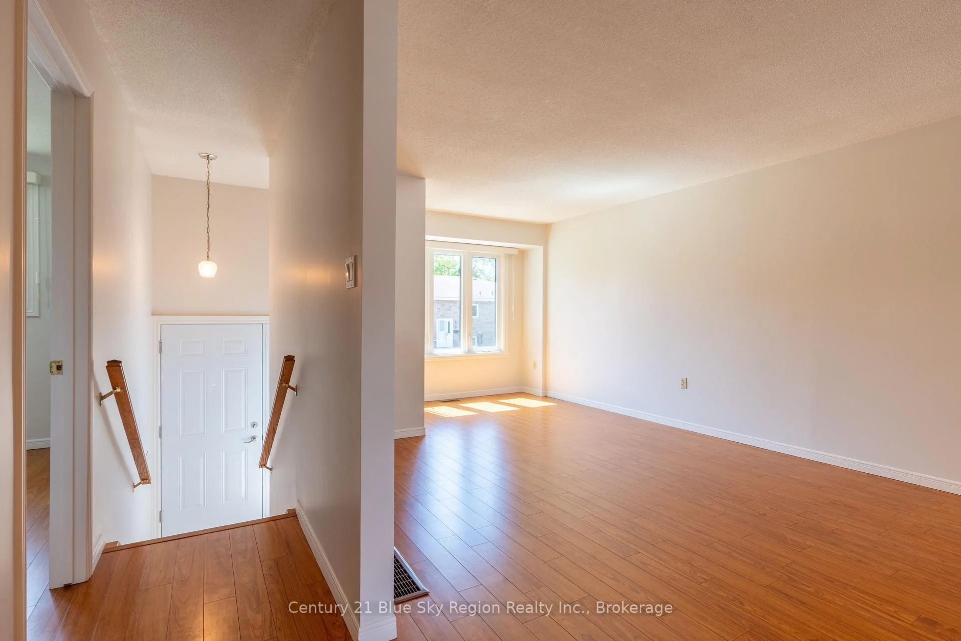 Photo 3 of 624 Lakeshore Drive, North Bay, Ferris — HOMEH