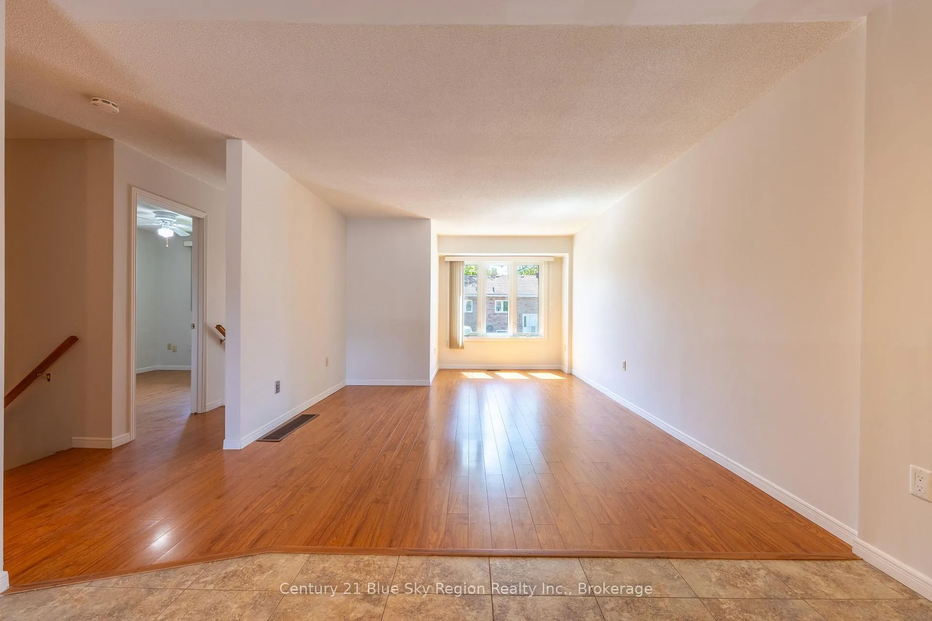 Photo 5 of 624 Lakeshore Drive, North Bay, Ferris — HOMEH