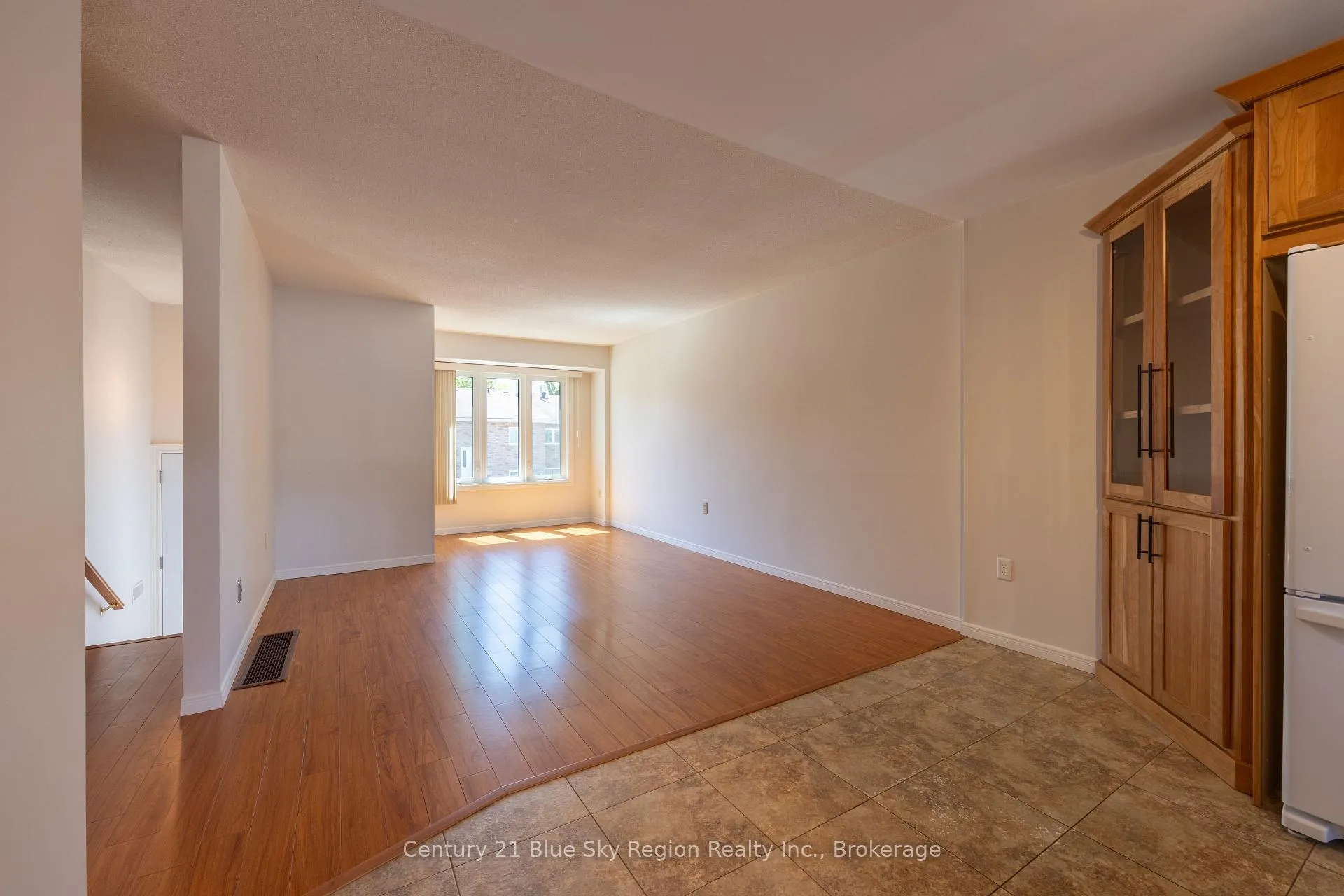 Photo 6 of 624 Lakeshore Drive, North Bay, Ferris — HOMEH