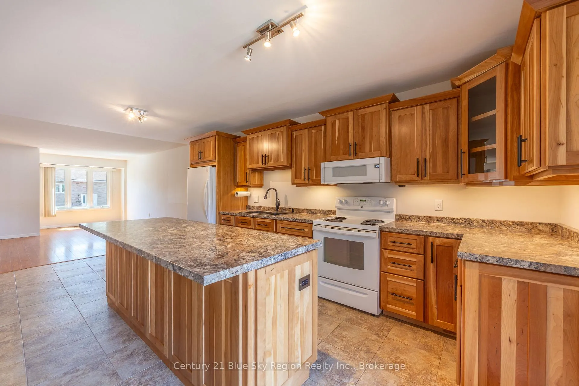 Photo 8 of 624 Lakeshore Drive, North Bay, Ferris — HOMEH