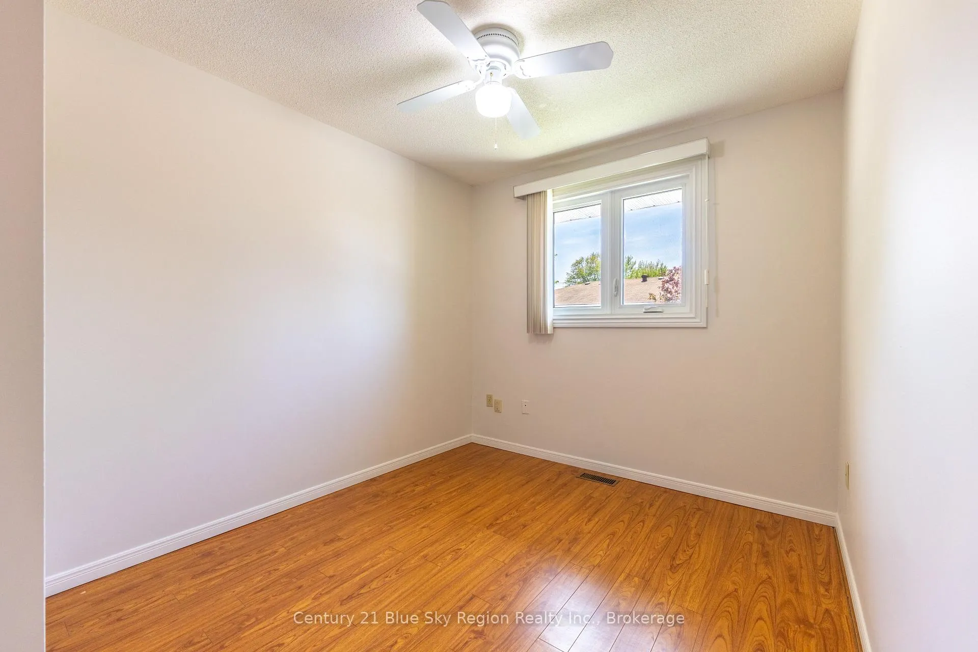 Photo 18 of 624 Lakeshore Drive, North Bay, Ferris — HOMEH