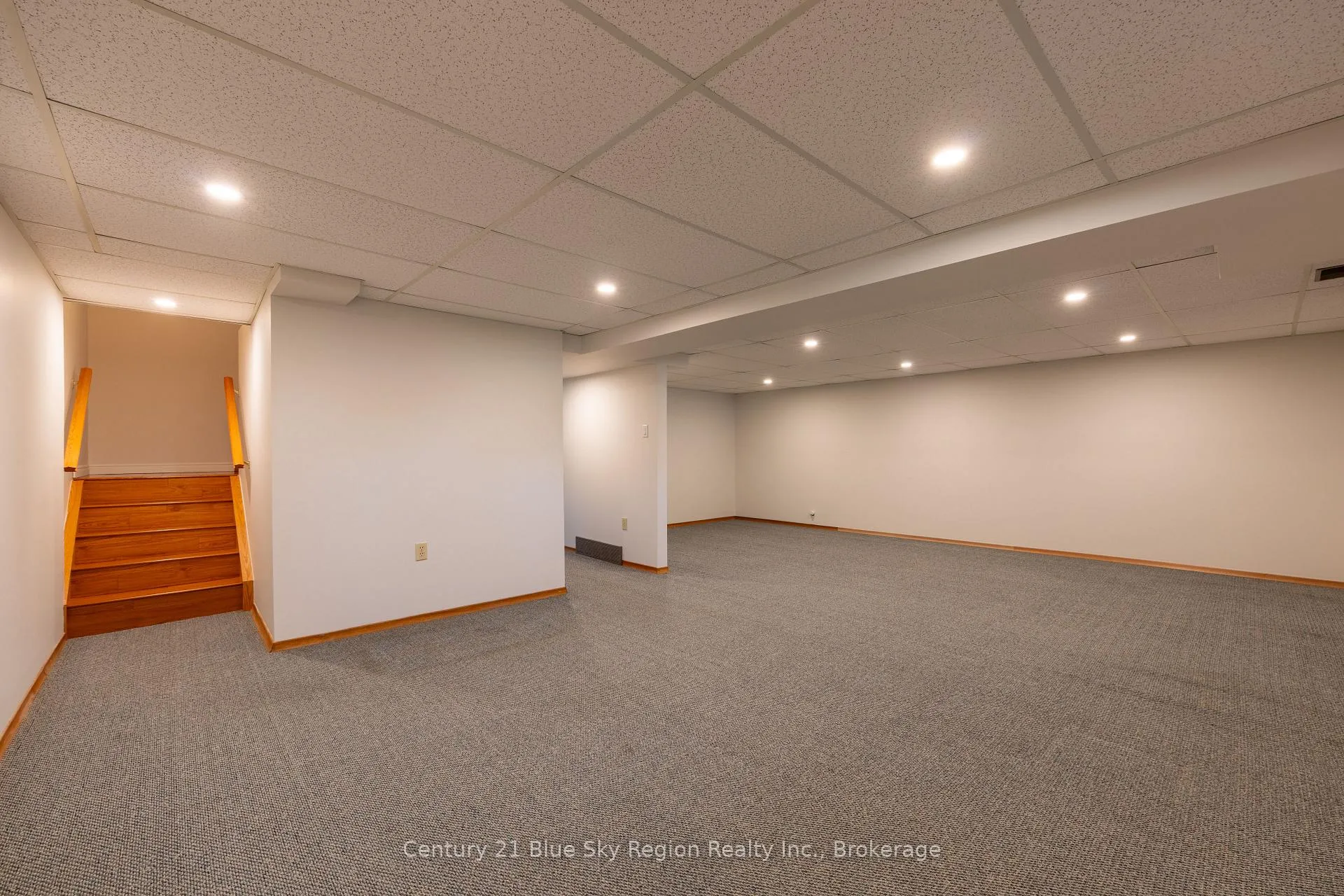 Photo 21 of 624 Lakeshore Drive, North Bay, Ferris — HOMEH