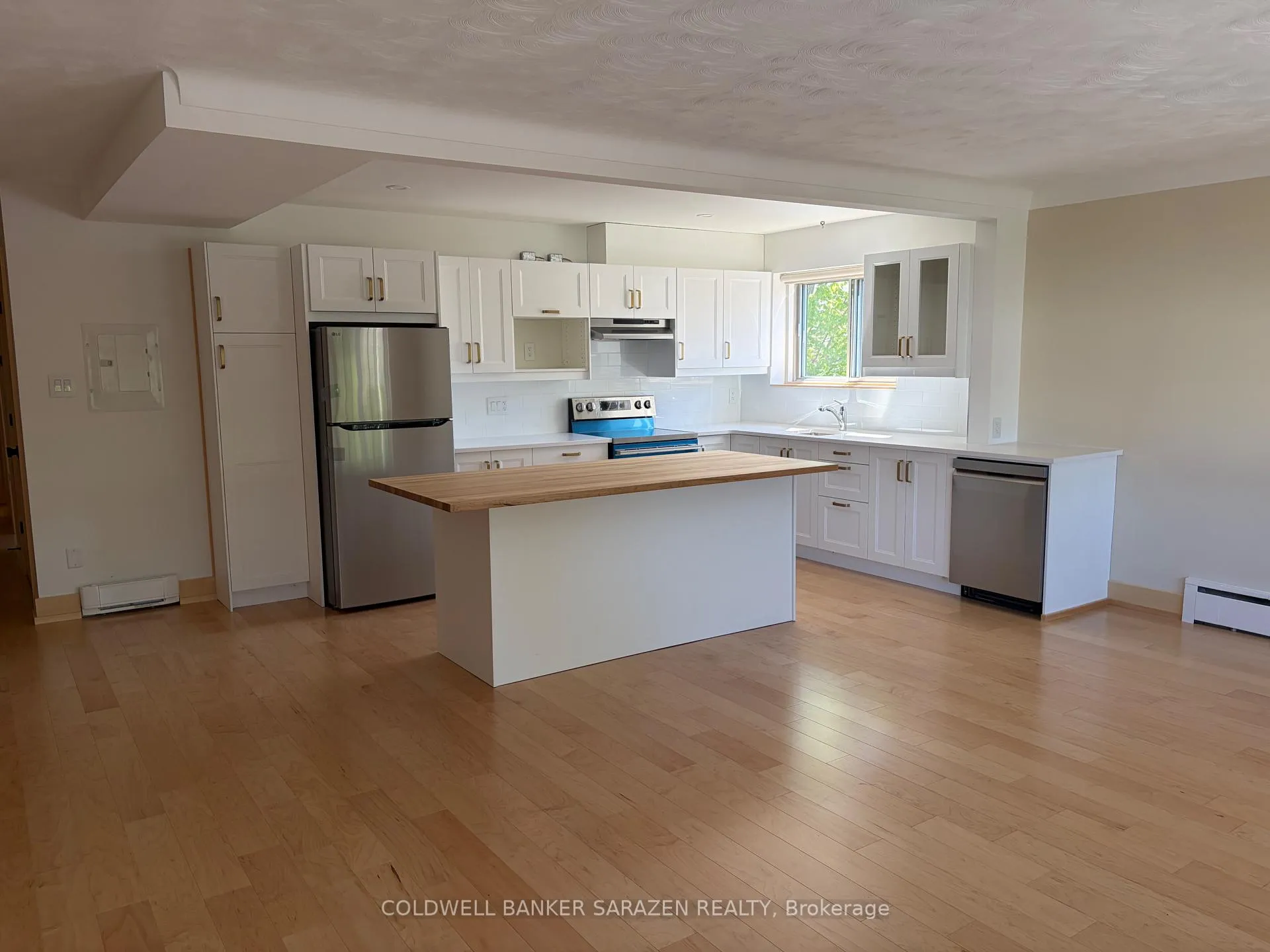 Photo 2 of 684 Tweedsmuir Avenue, Ottawa, Westboro/Hampton Park — HOMEH