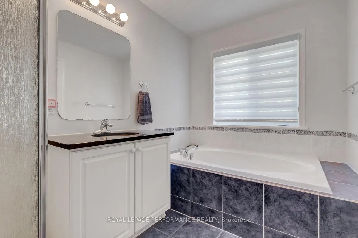 Photo 15 of 167 Duntroon Circle, Ottawa, Hunt Club Park/Greenboro — HOMEH