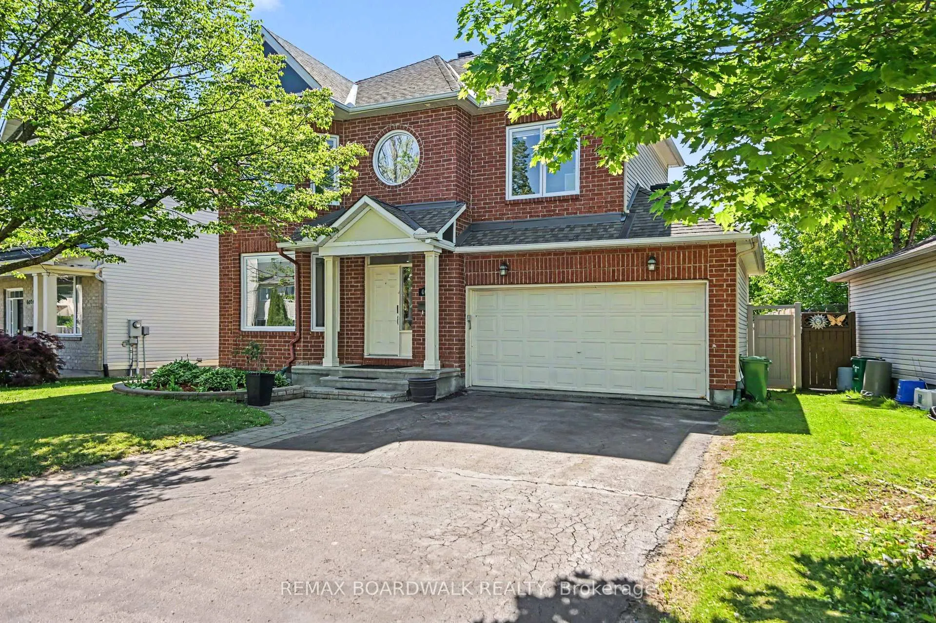 Photo 3 of 6072 Longleaf Drive, Ottawa, Chapel Hill South - Orleans Village — HOMEH
