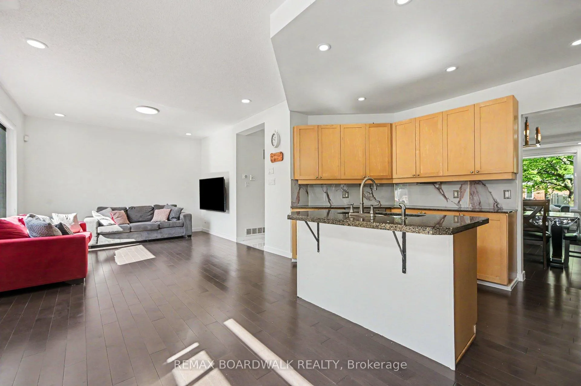 Photo 14 of 6072 Longleaf Drive, Ottawa, Chapel Hill South - Orleans Village — HOMEH