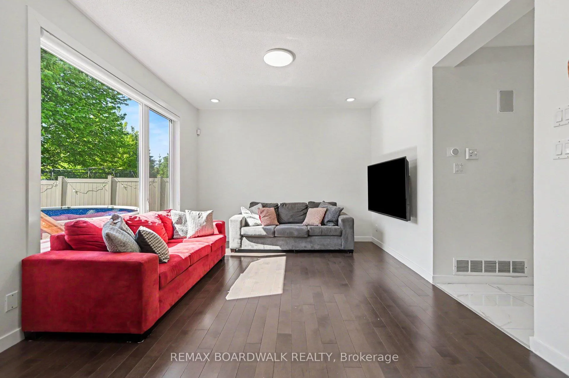 Photo 16 of 6072 Longleaf Drive, Ottawa, Chapel Hill South - Orleans Village — HOMEH
