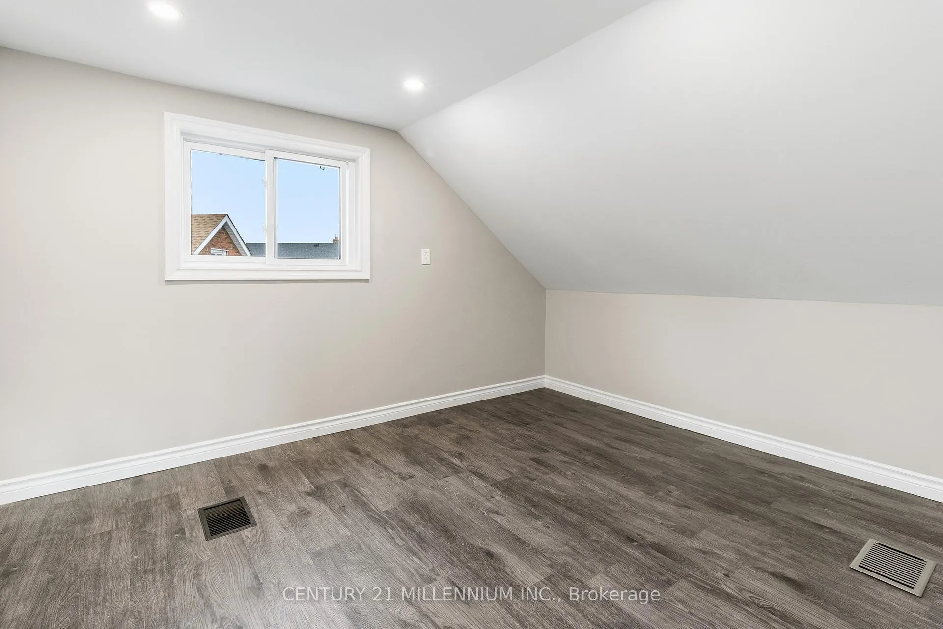 Photo 8 of Unit Upper, 1424 Beaverdams Road, Thorold, Thorold Downtown — HOMEH