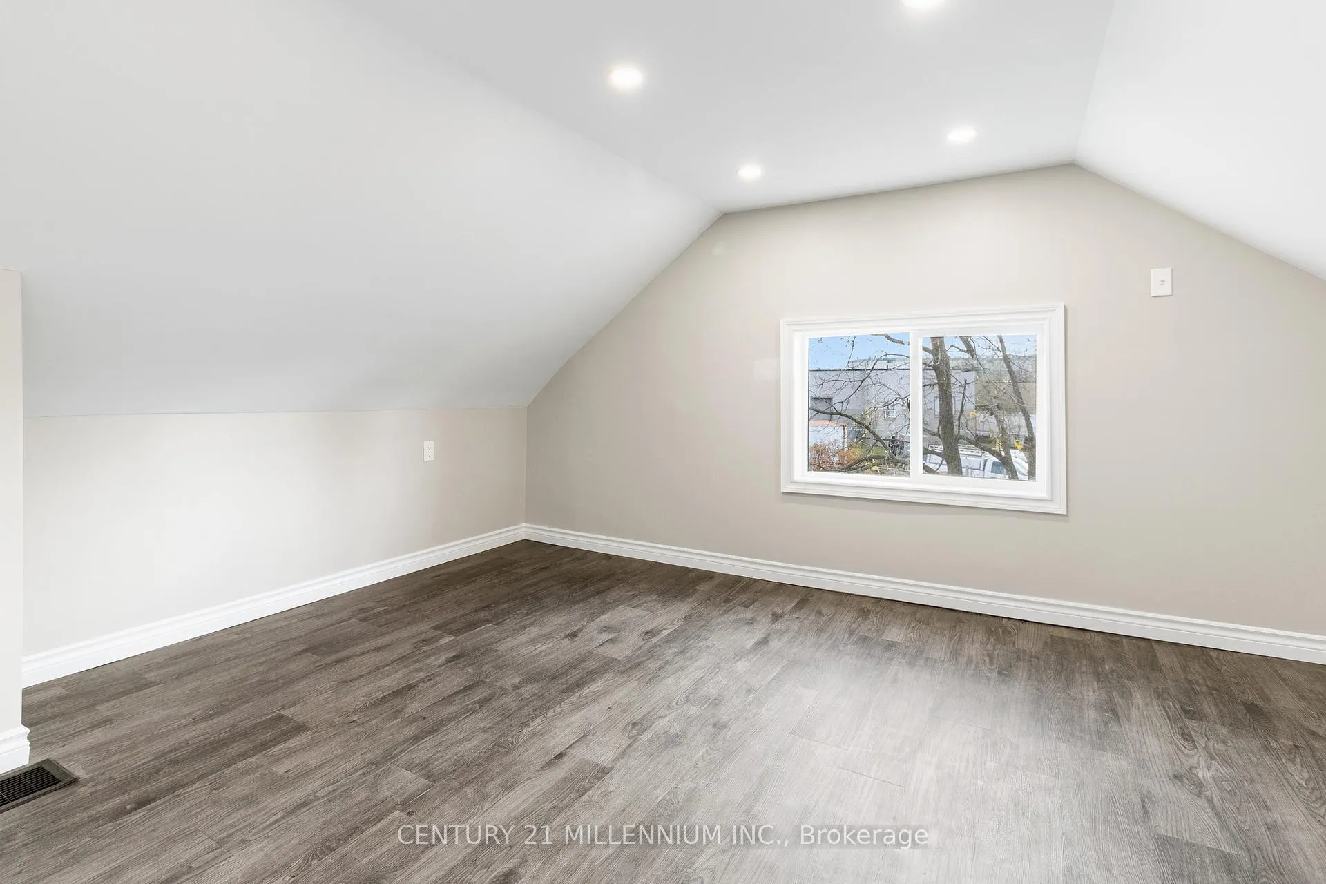 Photo 10 of Unit Upper, 1424 Beaverdams Road, Thorold, Thorold Downtown — HOMEH