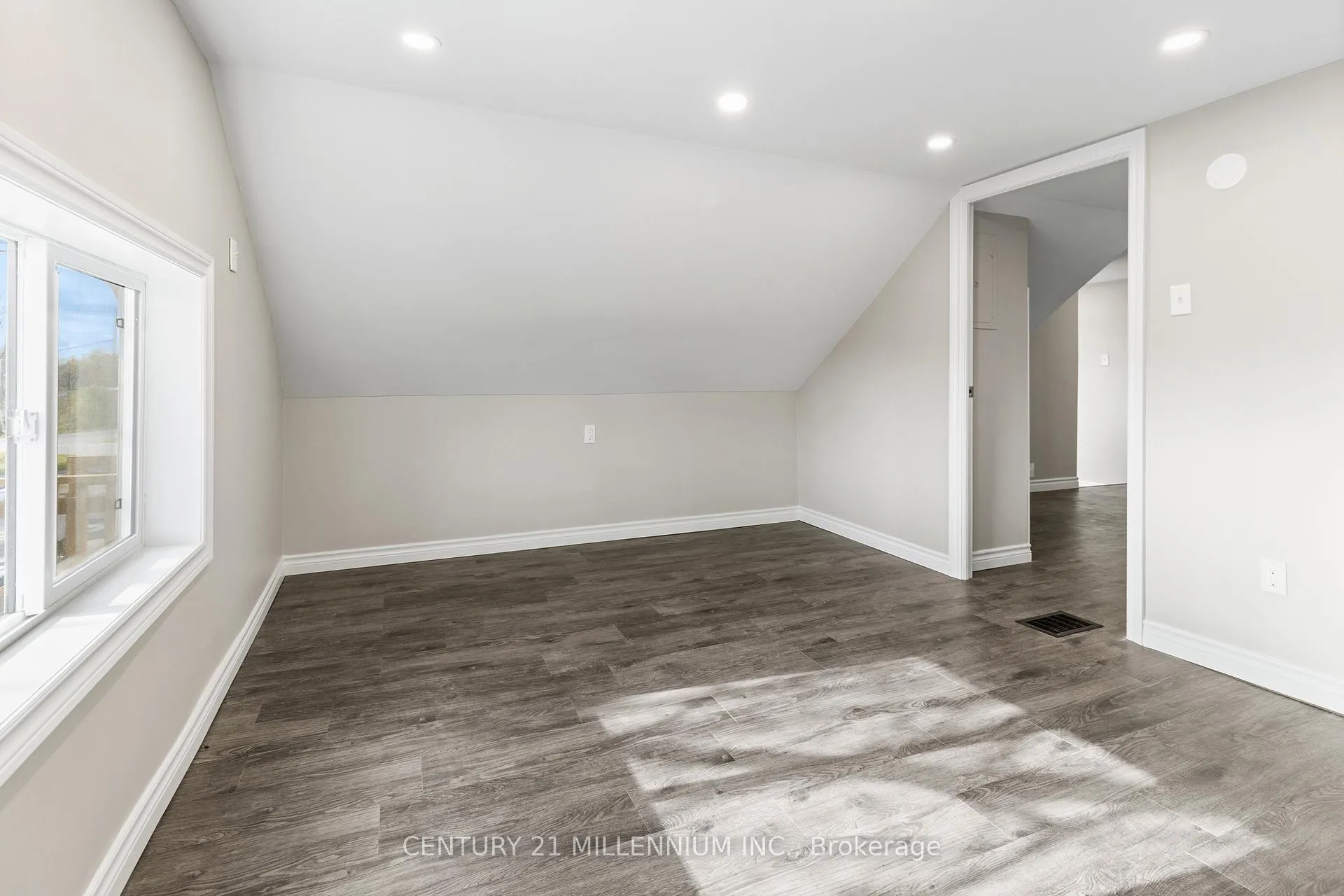 Photo 11 of Unit Upper, 1424 Beaverdams Road, Thorold, Thorold Downtown — HOMEH