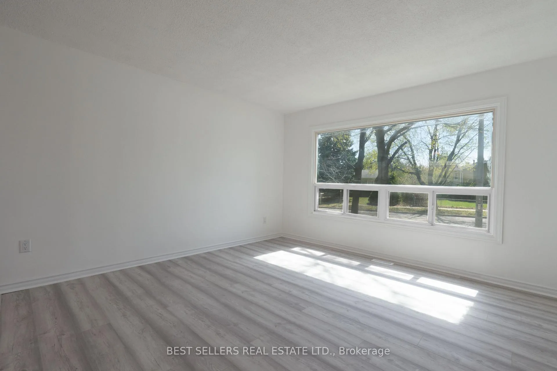 Photo 7 of 9 Herkley Drive, Brampton, Madoc — HOMEH