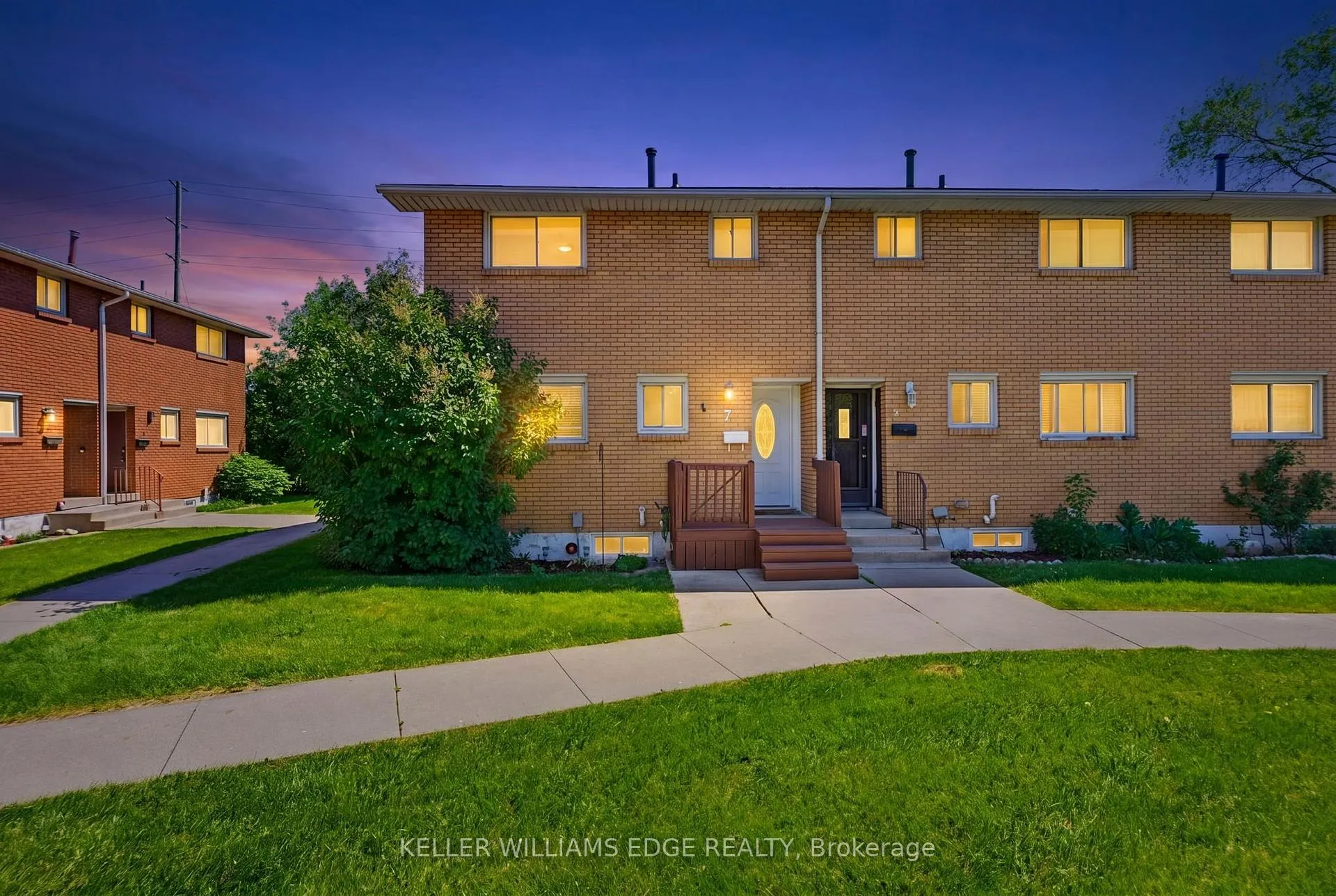 Photo 2 of Unit 7, 161 Berkindale Drive, Hamilton, Riverdale — HOMEH