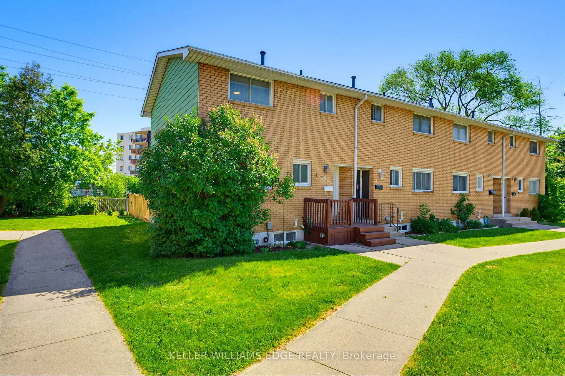 Photo 3 of Unit 7, 161 Berkindale Drive, Hamilton, Riverdale — HOMEH