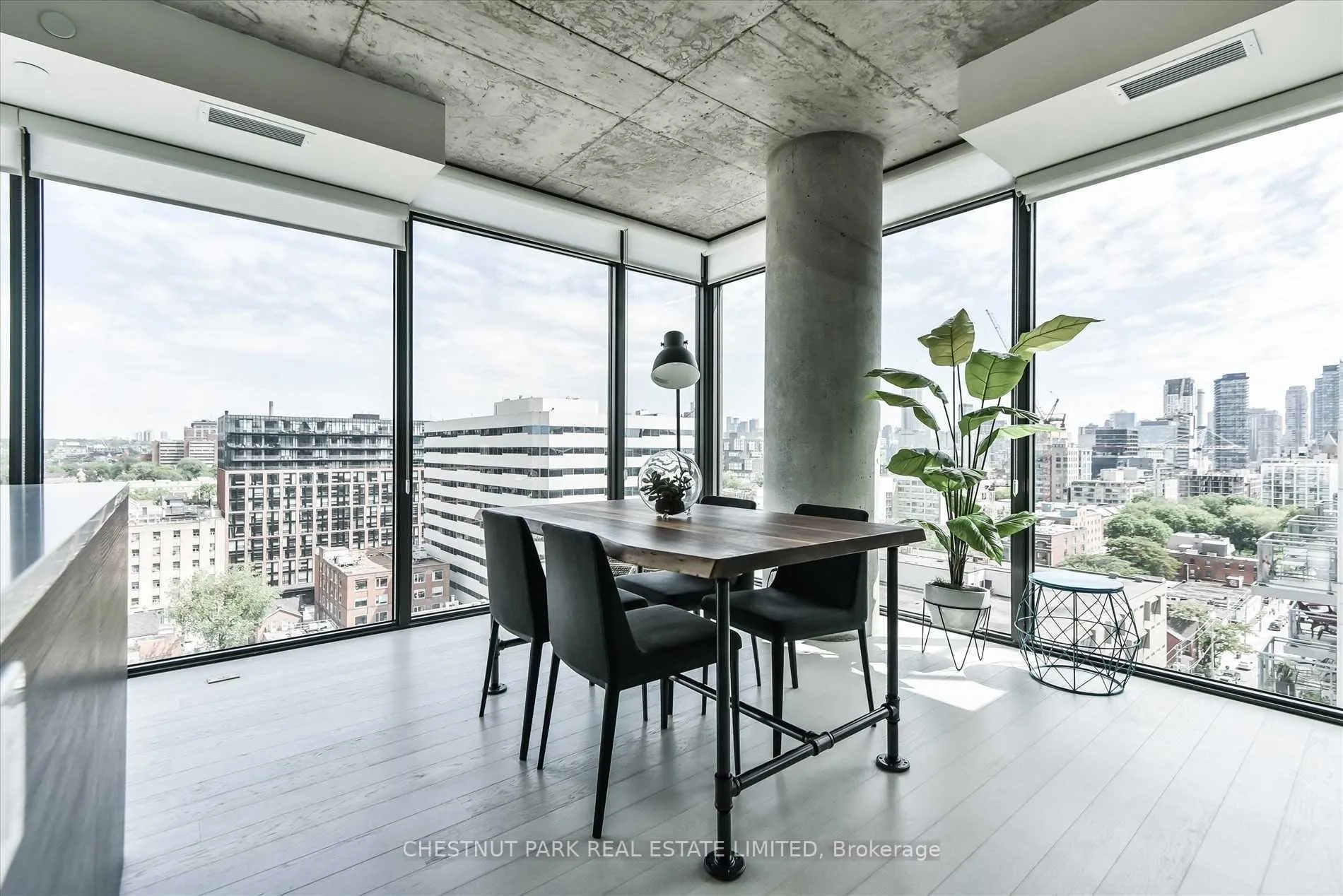 Photo 2 of Unit 908, 111 Bathurst Street, Toronto, Waterfront Communities — HOMEH