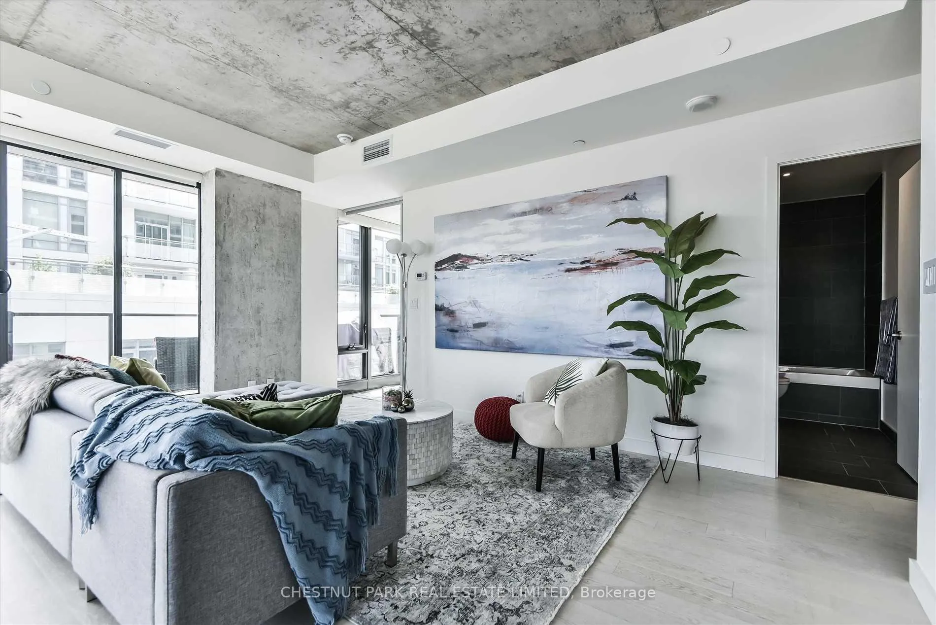 Photo 3 of Unit 908, 111 Bathurst Street, Toronto, Waterfront Communities — HOMEH