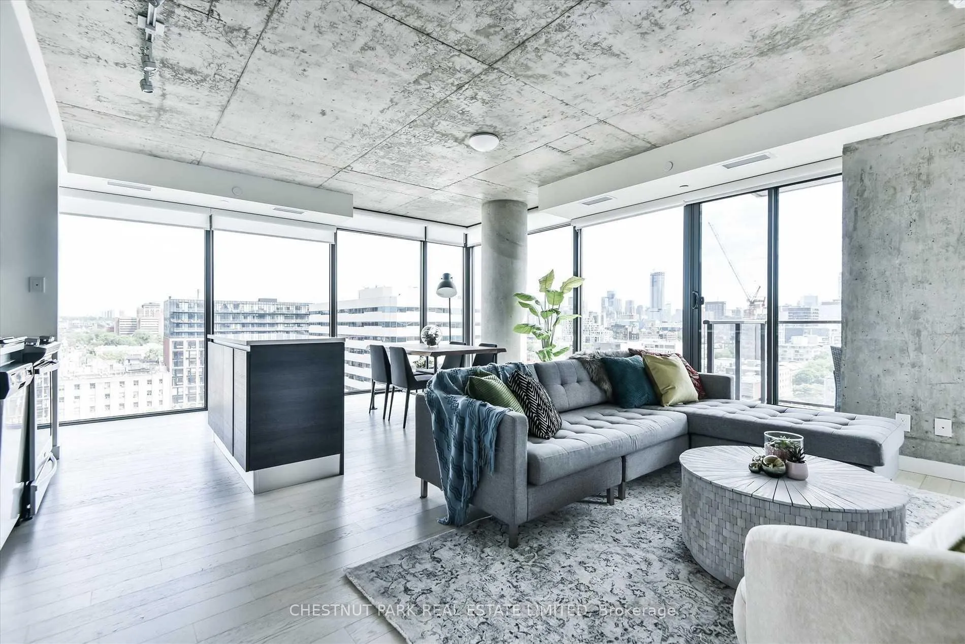 Photo 4 of Unit 908, 111 Bathurst Street, Toronto, Waterfront Communities — HOMEH